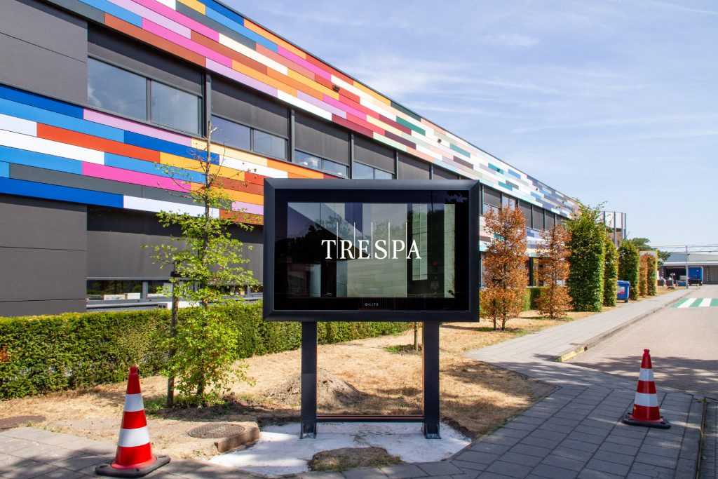Trespa International Outdoor LCD scherm