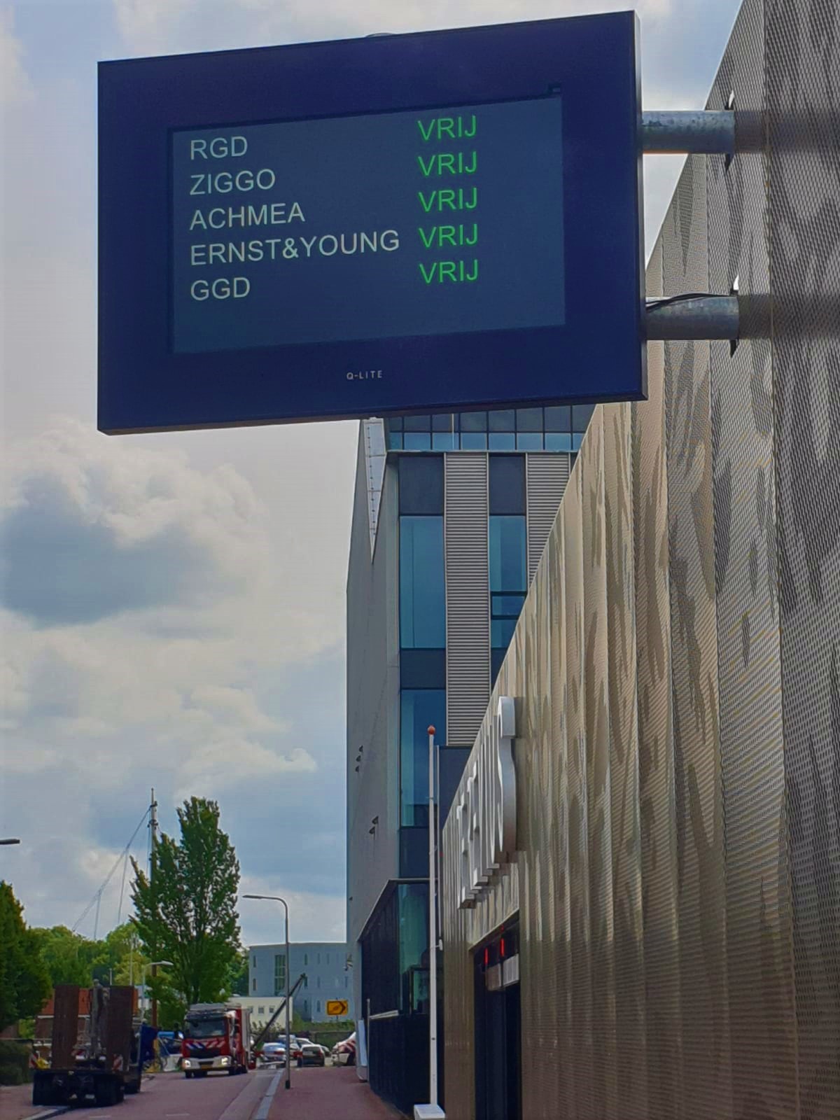 Outdoor LCD-display Leeuwarden parking