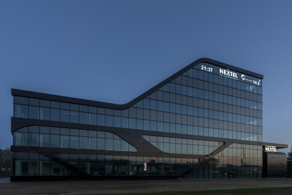 nextel-office-wijnegem-telenet-business-transparent-led-display-2014
