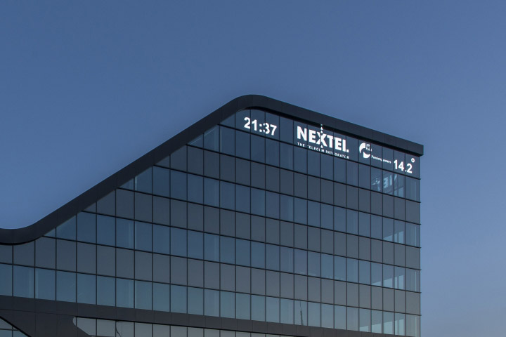 nextel-office-wijnegem-telenet-business-transparent-led-display-thumb