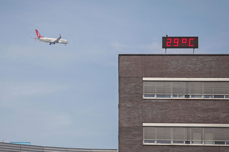 Royal FloraHolland Aalsmeer tijd- en temperatuurdisplays