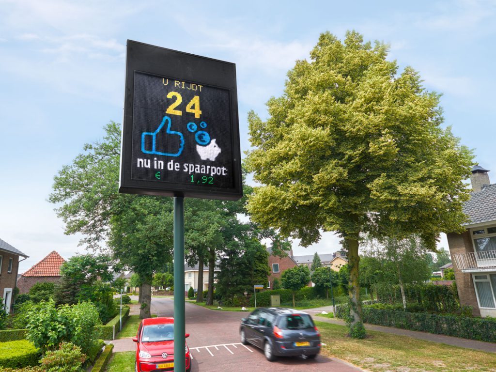 Snelheidsmeterspaarpot dynamisch verkeersbord