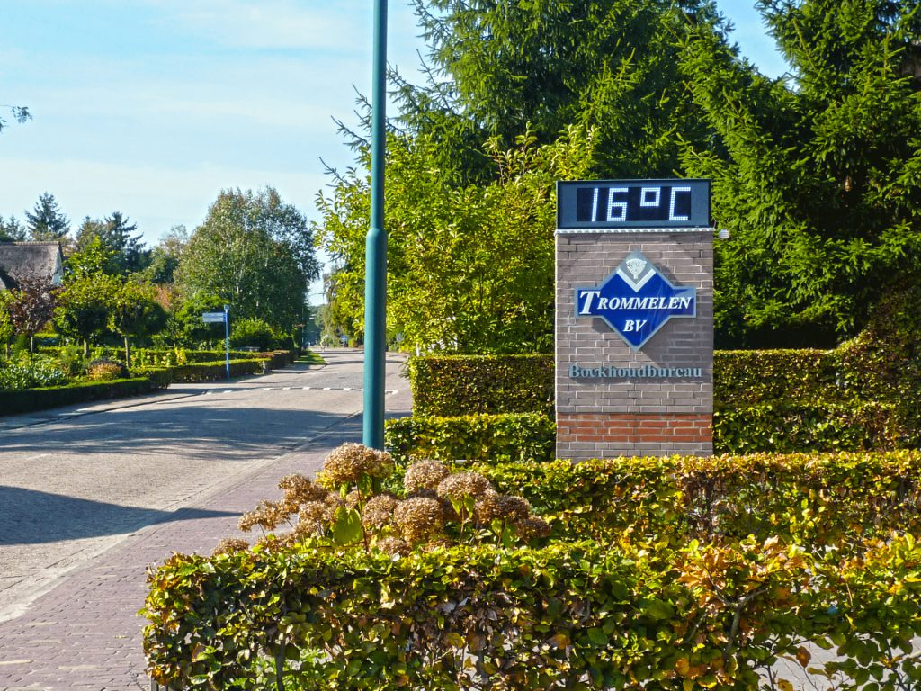 Tijd- en temperatuurdisplay Boekhoudbureau Trommelen