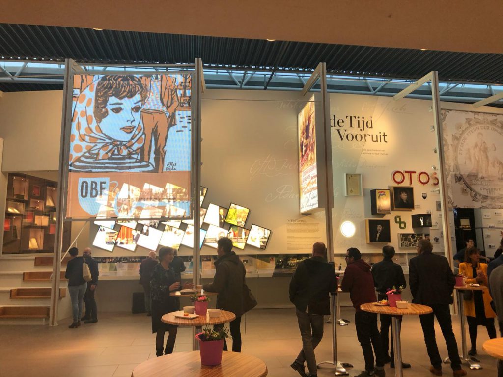 transparant-led-scherm-indoor-achmea-zeist-de-tijd-vooruit-1