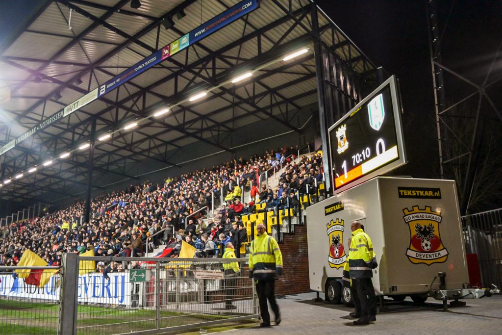 mobiel-led-scherm-stadion-deventer-tekstkar