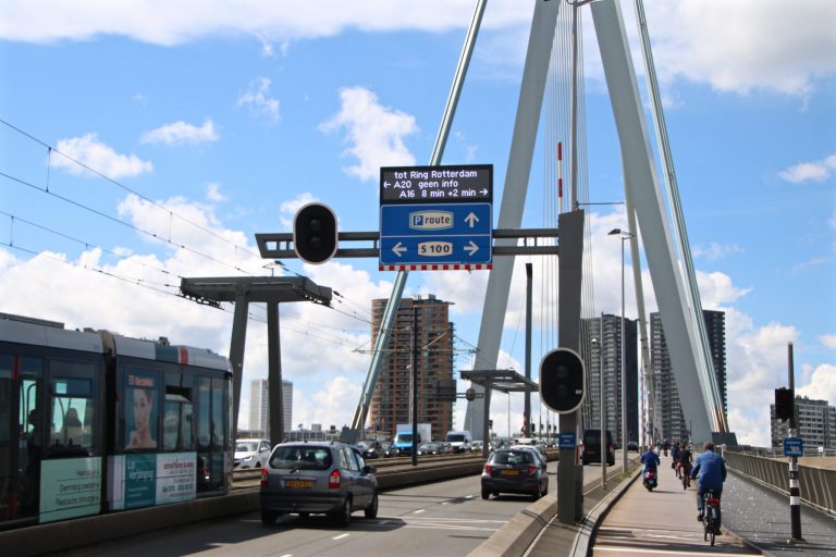 StadsDRIPs Erasmusbrug verkeersdoorstroming Dynamisch Route Informatie Paneel DRIS