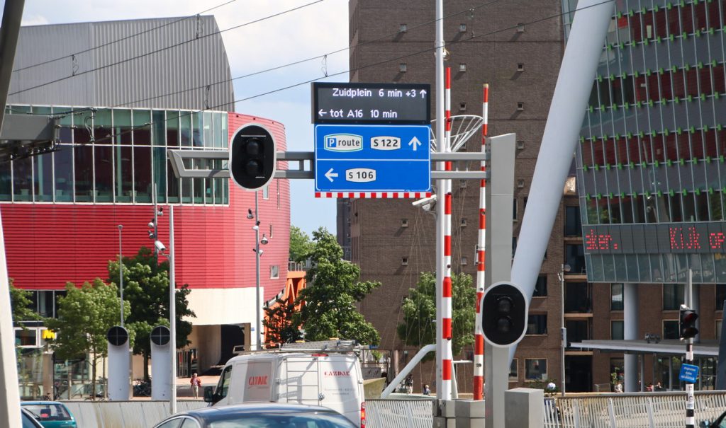 StadsDRIPs aan Erasmusbrug voor goede verkeersdoorstroming