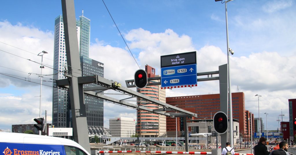 StadsDRIPs Erasmusbrug verkeersdoorstroming Dynamisch Route Informatie Paneel DRIS