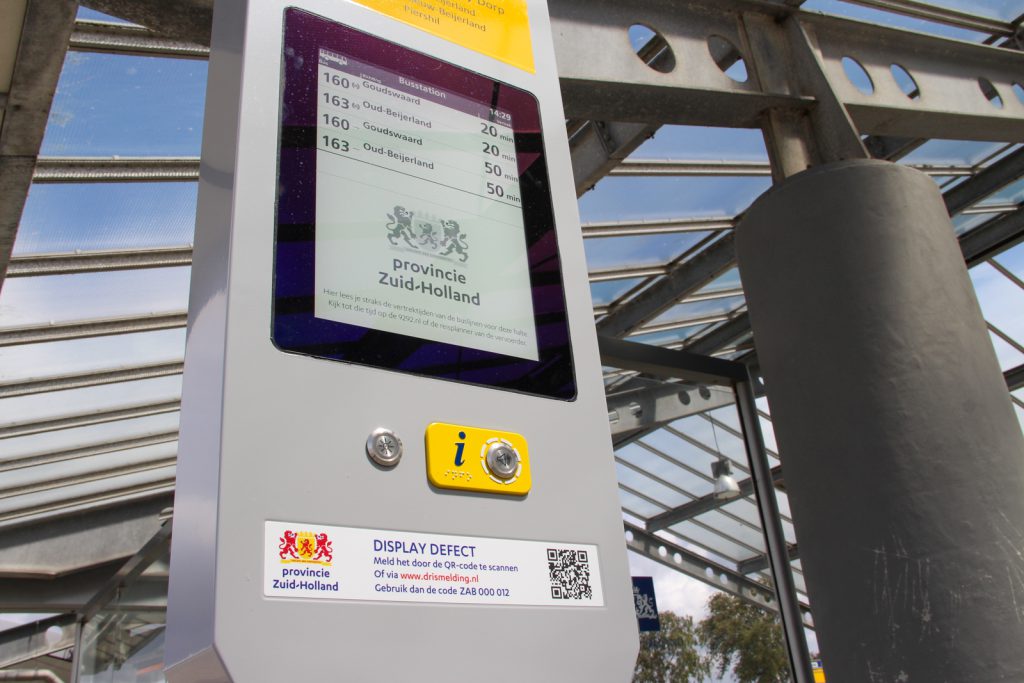 E-ink display aan busstation Heinenoord