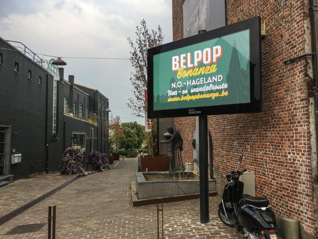 Outdoor-LED-display-QLEDTV-circulair-belpop