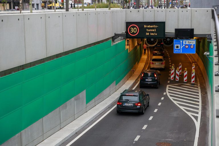 dynamisch-led-verkeersbord-operatunnel-antwerpen-30kmu