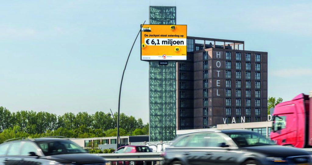 led-reclamemast-brainmarker-a2-hotel-eindhoven-2020-lotto