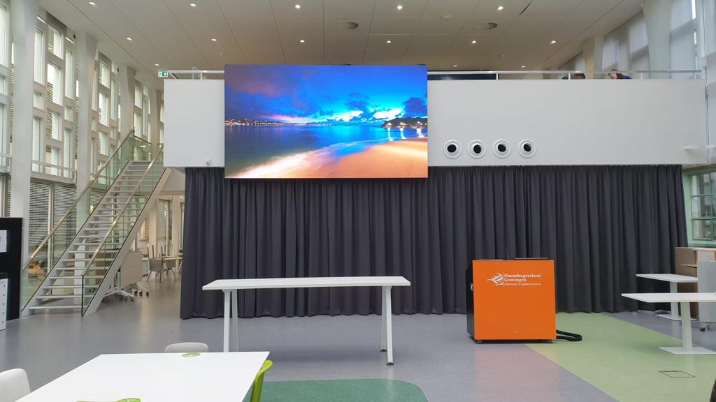 Indoor LED scherm Hogeschool Noord-Nederland