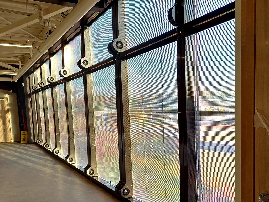 talking-windows-indoor-transparent-led-display-peugeot-03