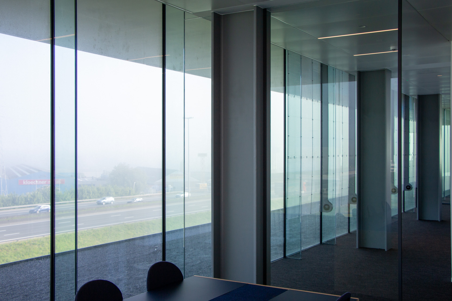Transparante LED-display office spaces Snowball Kortrijk
