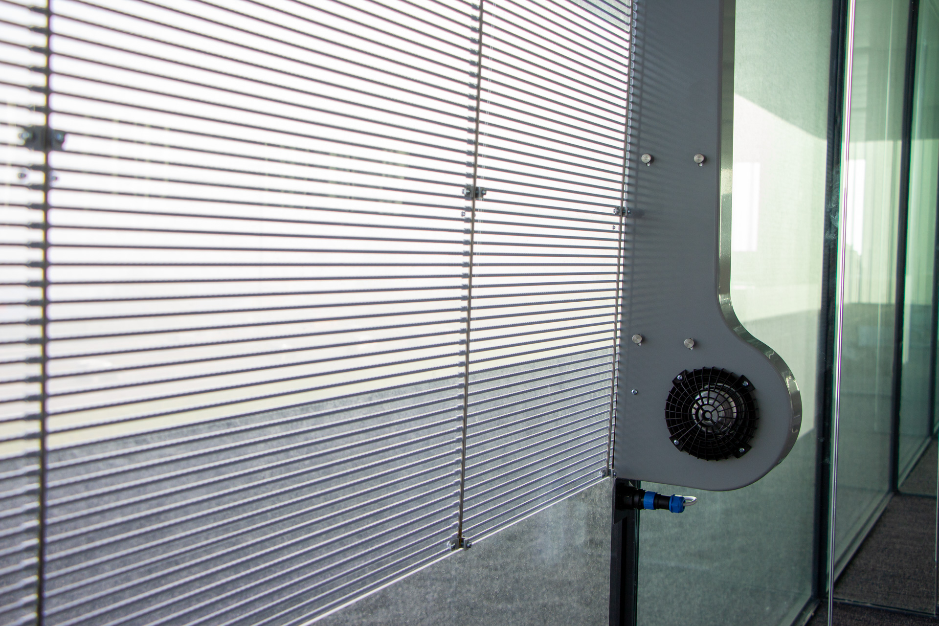 Transparant LED scherm Kortrijk close-up indoor