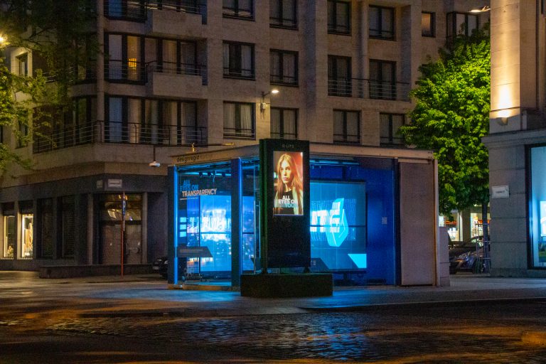 Talking Window by night Kortrijk