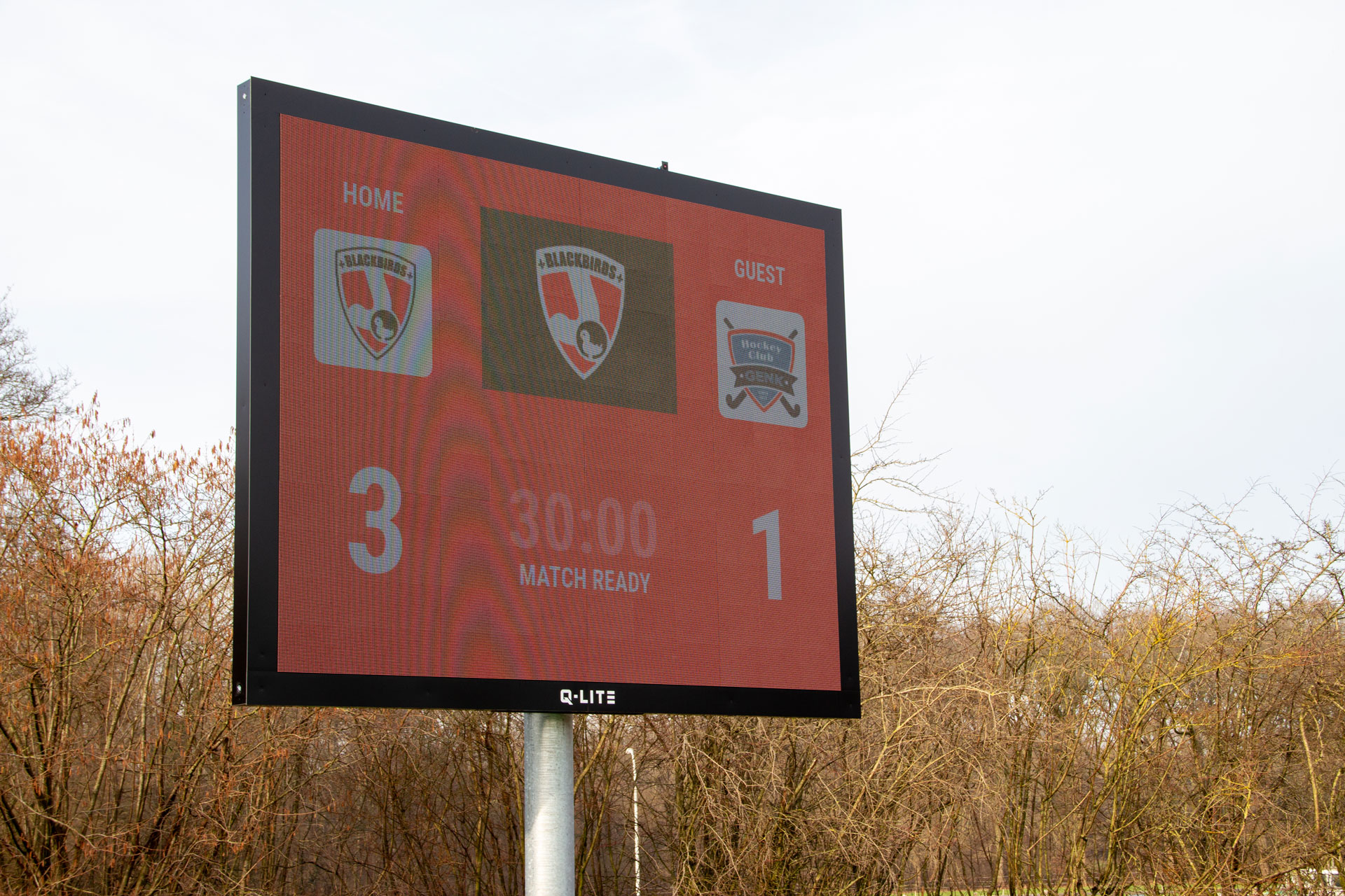 QLI_Blackbirds-Zandhoven_Lowres_10-bewerkt_grafisch_scorebord_closeup_sport_hockey_outdoor_veld