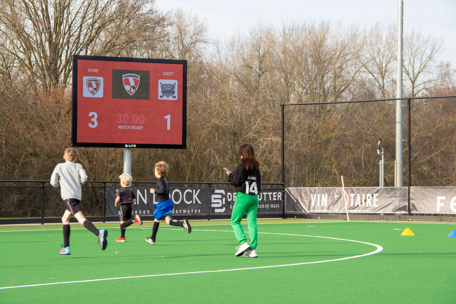 QLI_Blackbirds-Zandhoven_Lowres_7-bewerkt_fullcolour_ledscherm_outdoor_sport_sportveld_hockey