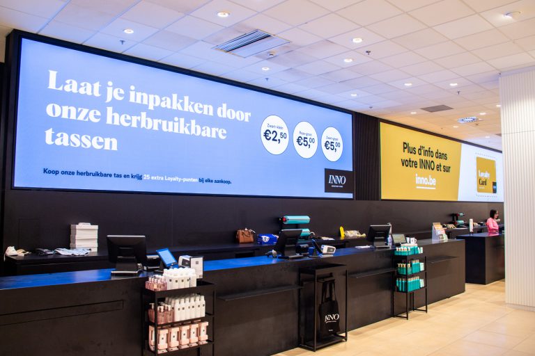 Brussel_INNO_indoor_LED_scherm_reclame_winkel_store_groot
