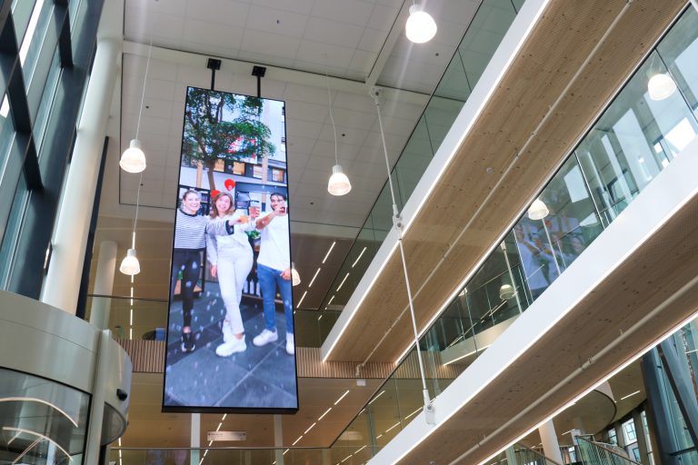 Dubbelzijdige displayoplossing bij Avans hogeschool in Breda