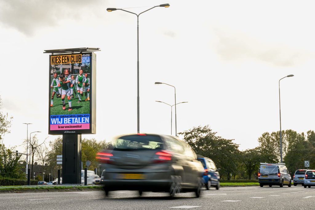 JCDecaux-Eindhoven-DOOH-Avenue-15-LR-outdoor-led-reclame