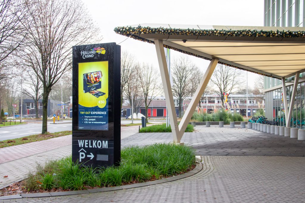 outdoor lcd-scherm van 65 inch bij Holland Casino in Utrecht