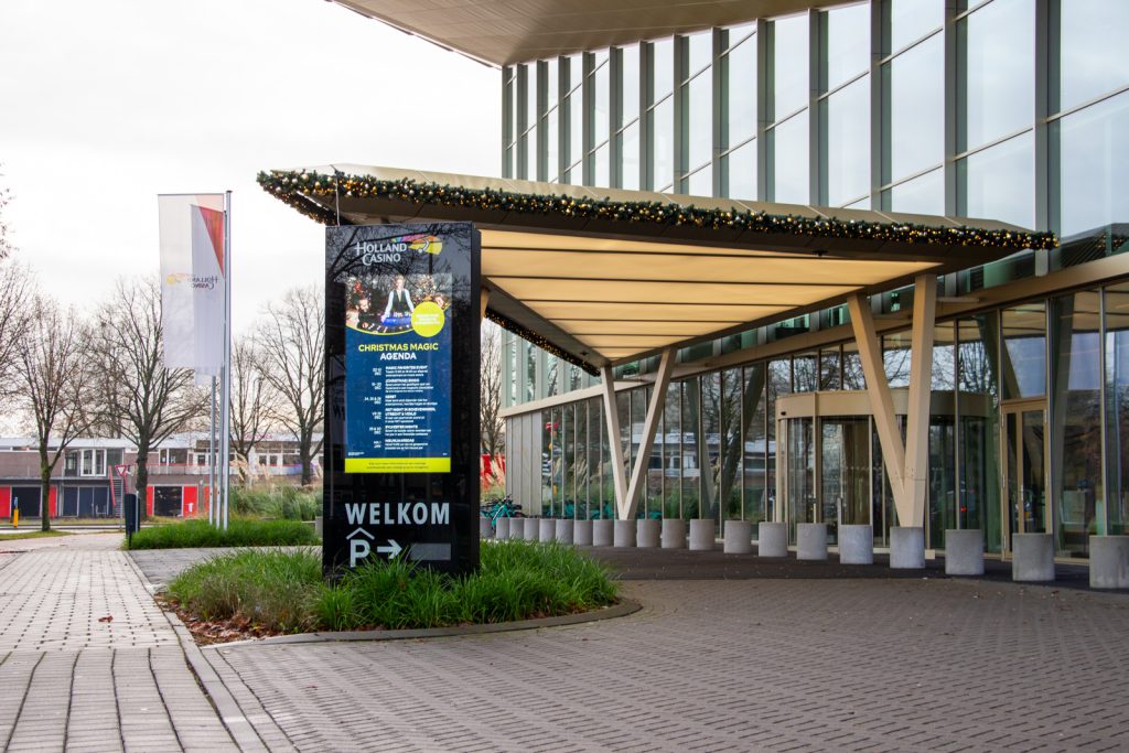 outdoor lcd-scherm van 65 inch bij Holland Casino in Utrecht