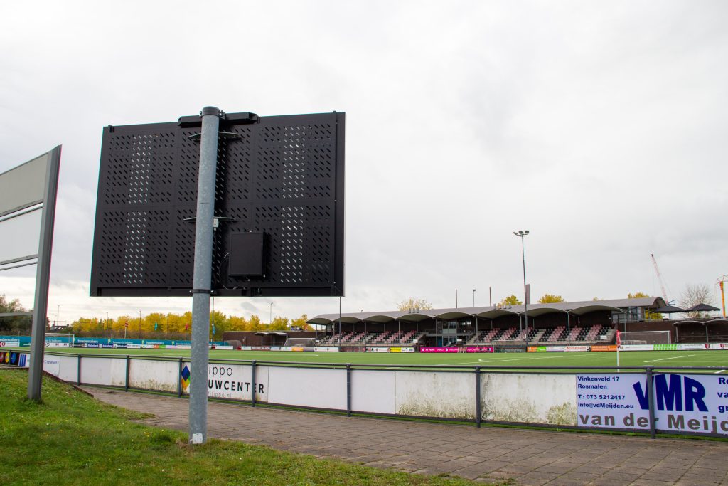 Outdoor LED-scorebord voor voetbalvereniging OJC-Rosmalen (achterzijde)