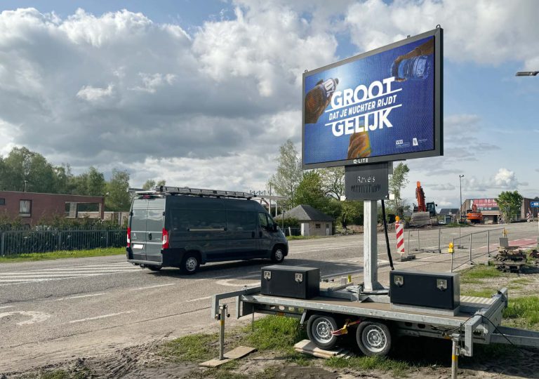 Mobiel LED-scherm langs de weg