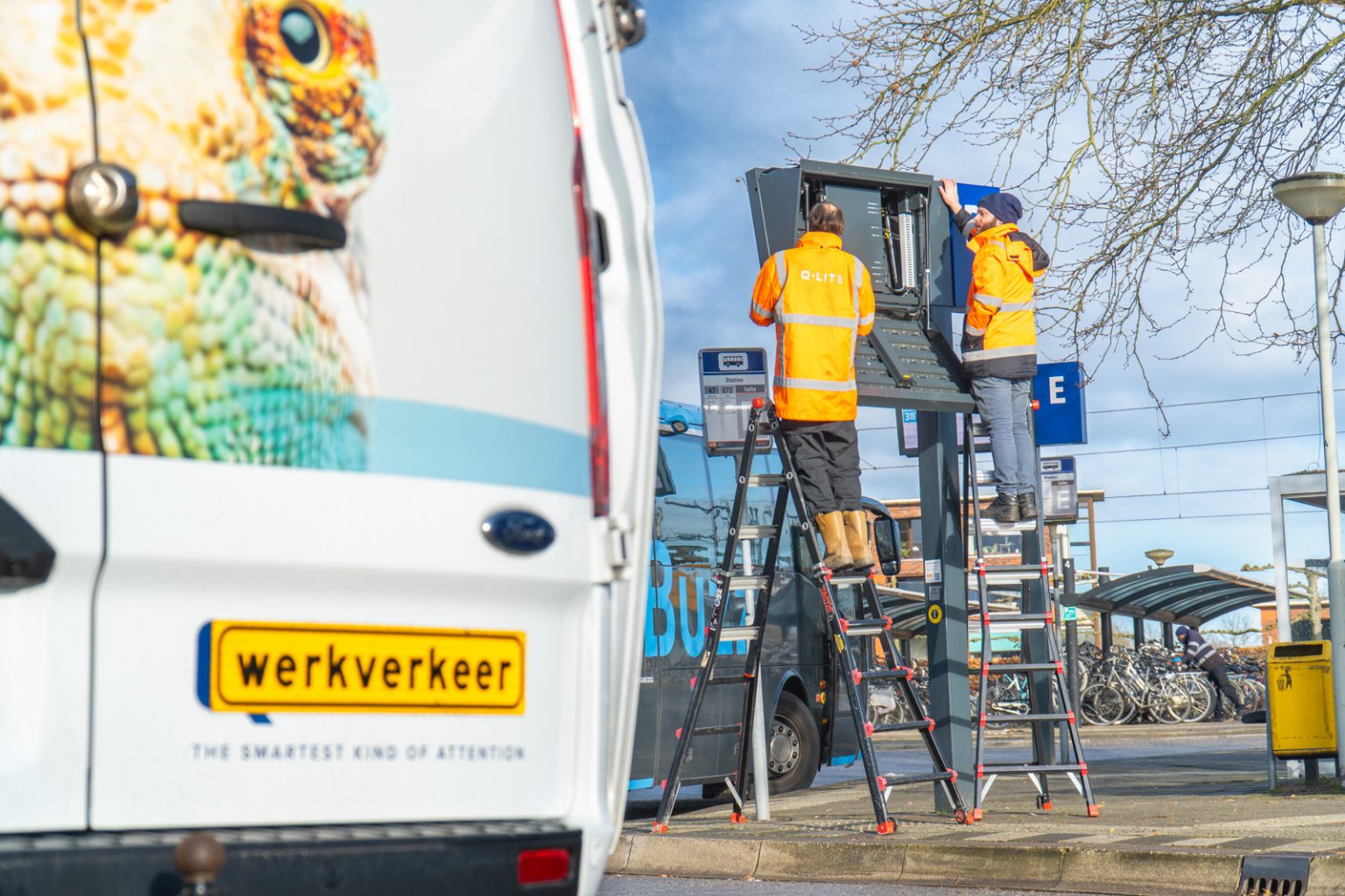 Monteurs van Q-lite aan het werk