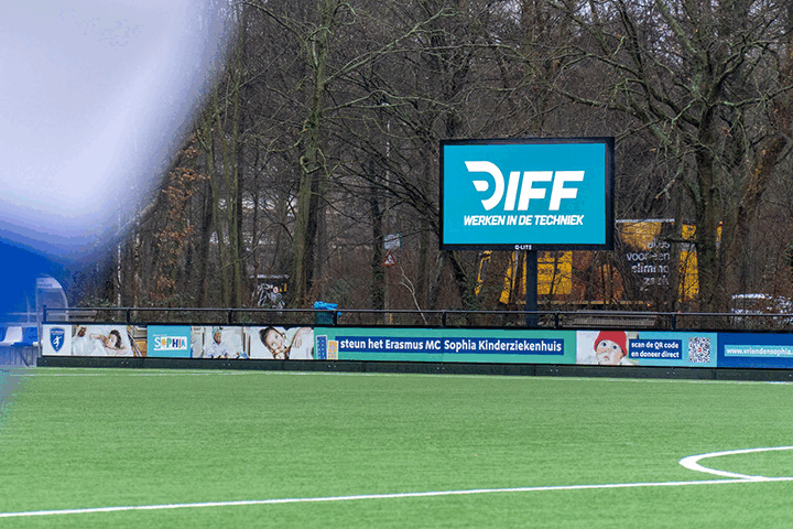 LED-scorebord met advertentie en scoreweergave
