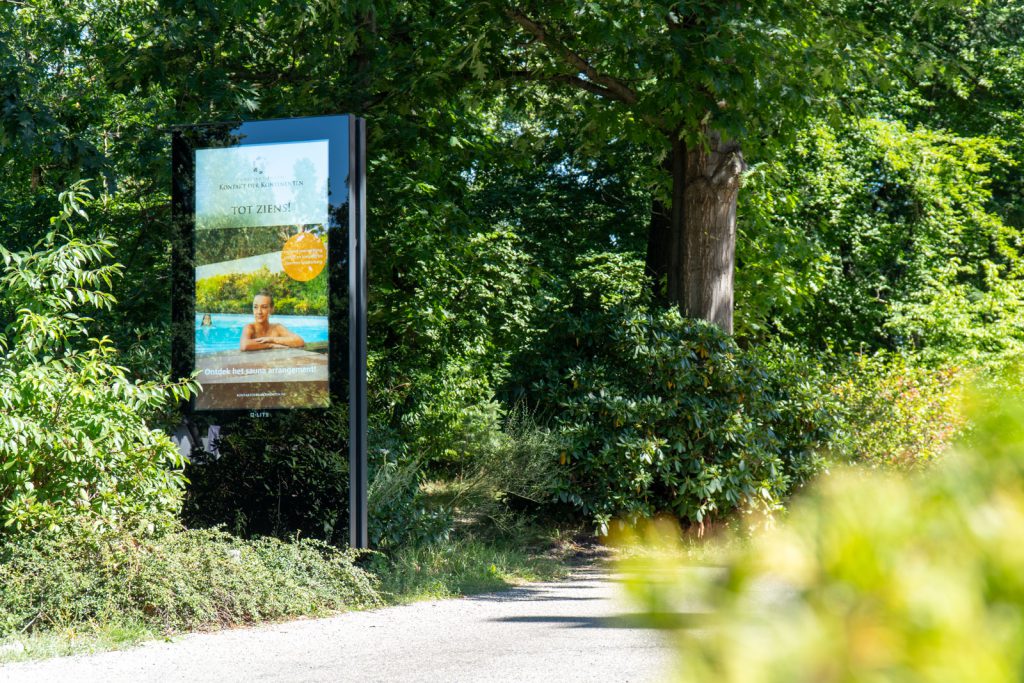 outdoor LCD-zuil hotel congres promo