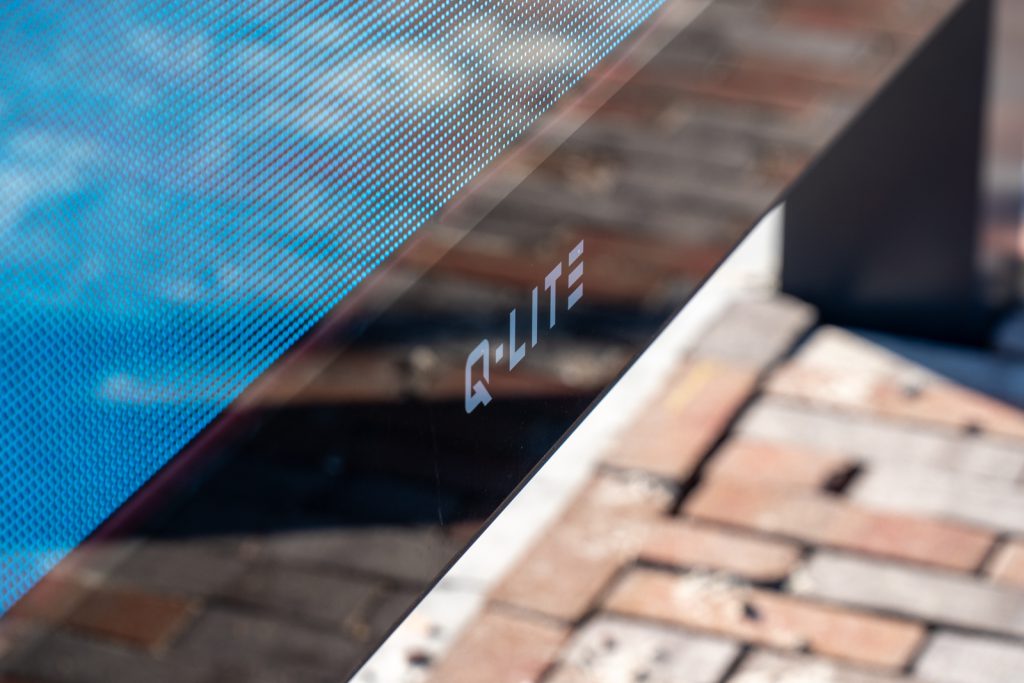 Close-up Q-LED TV