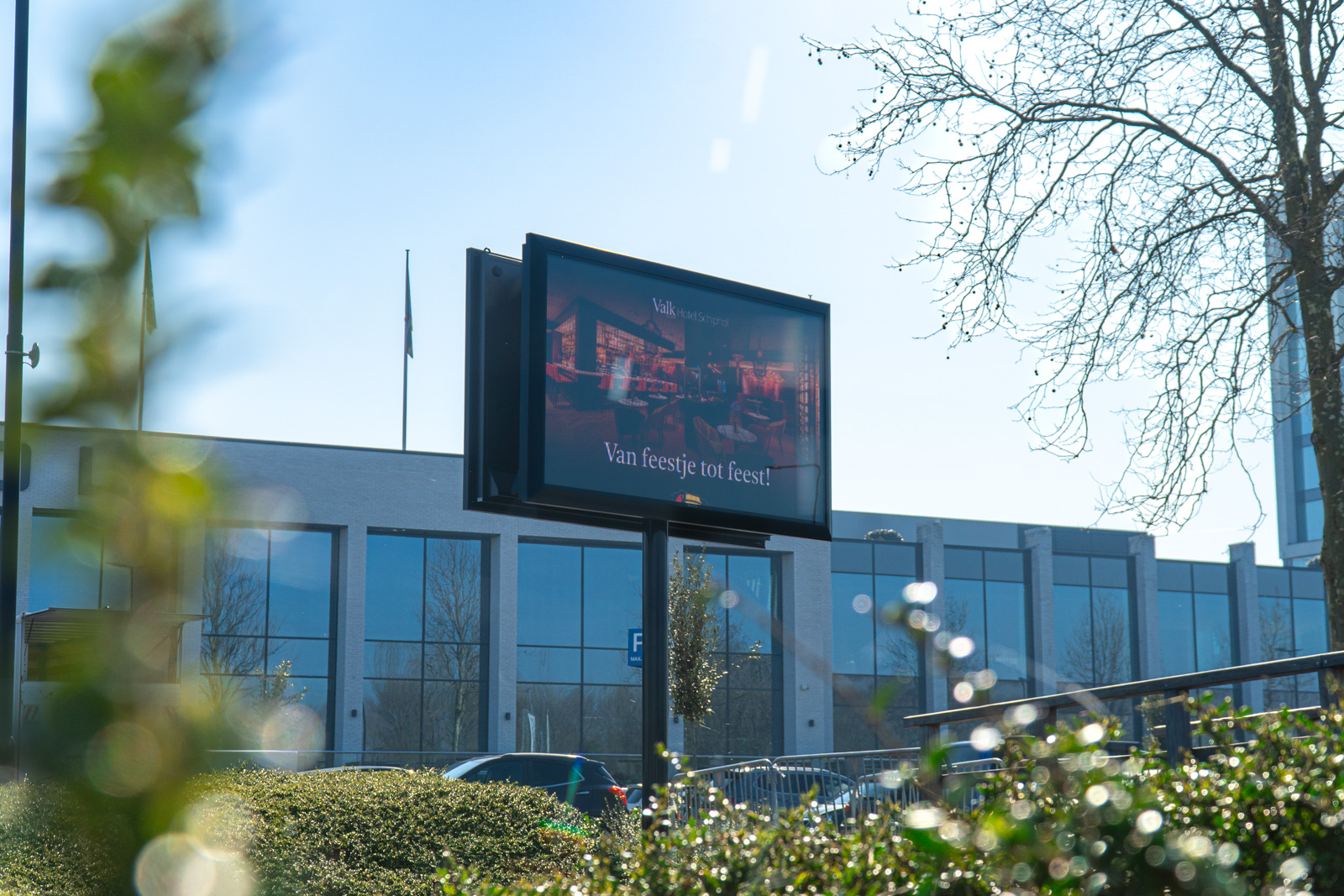 Dubbelzijdige Q-LED TV bij het hotel